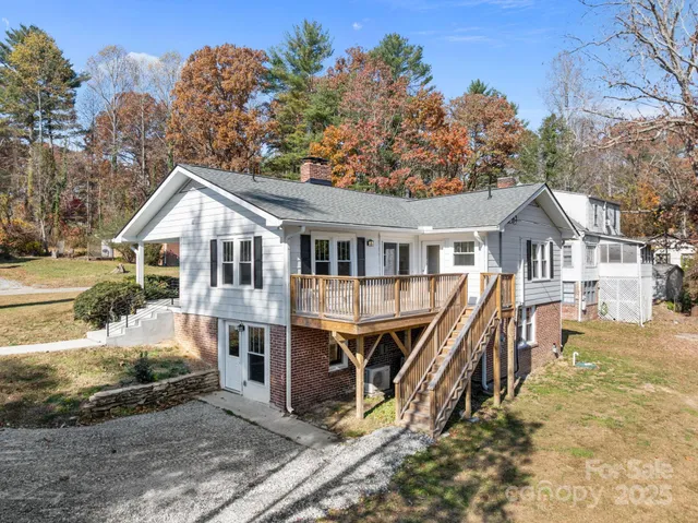 $425,000 | 706 Rhodes Park Drive, Hendersonville, NC 28791