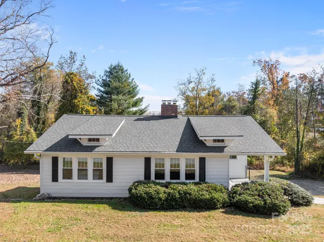 $425,000 | 706 Rhodes Park Drive, Hendersonville, NC 28791