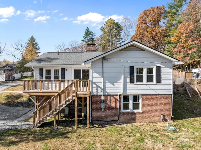 $425,000 | 706 Rhodes Park Drive, Hendersonville, NC 28791