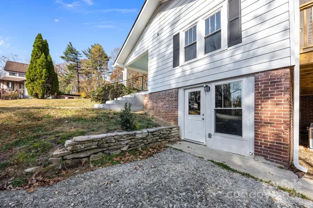 $425,000 | 706 Rhodes Park Drive, Hendersonville, NC 28791