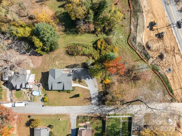 $425,000 | 706 Rhodes Park Drive, Hendersonville, NC 28791