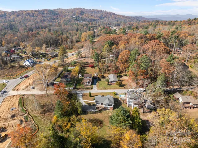 $425,000 | 706 Rhodes Park Drive, Hendersonville, NC 28791