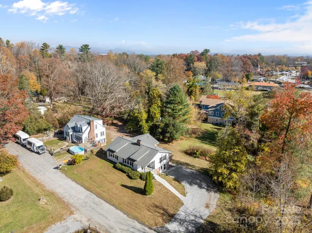 $425,000 | 706 Rhodes Park Drive, Hendersonville, NC 28791