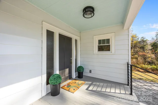 $425,000 | 706 Rhodes Park Drive, Hendersonville, NC 28791