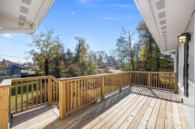 $425,000 | 706 Rhodes Park Drive, Hendersonville, NC 28791