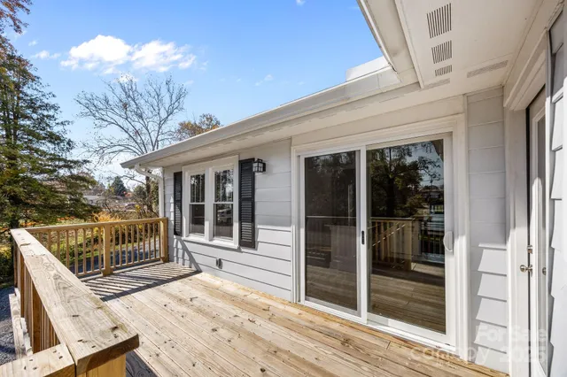 $425,000 | 706 Rhodes Park Drive, Hendersonville, NC 28791