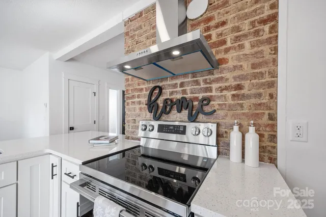 $425,000 | 706 Rhodes Park Drive, Hendersonville, NC 28791