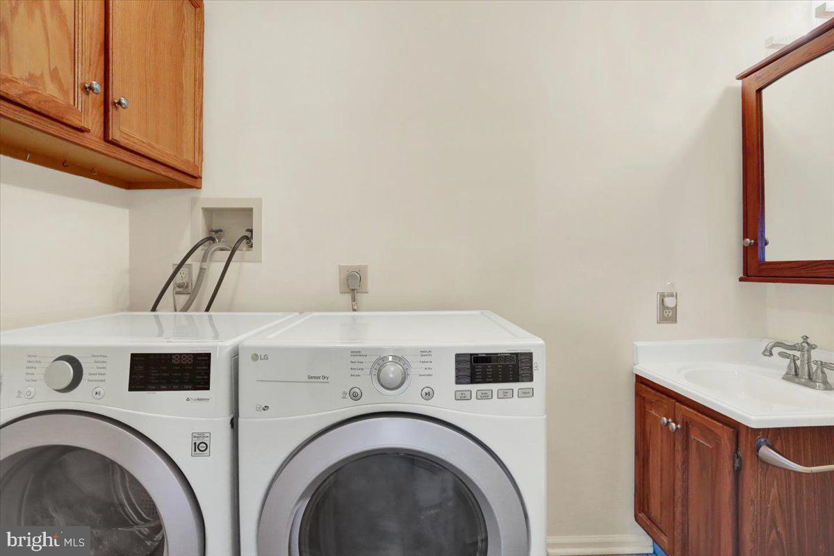2127 Fairview Avenue Reading, PA 19606 - Photo 11 of 28 a utility room with dryer and washer