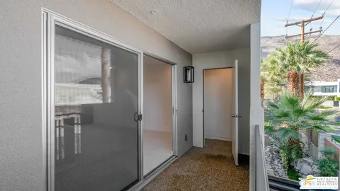 $424,900 | 588 East San Lorenzo Road, Unit 204, Palm Springs, CA 92264