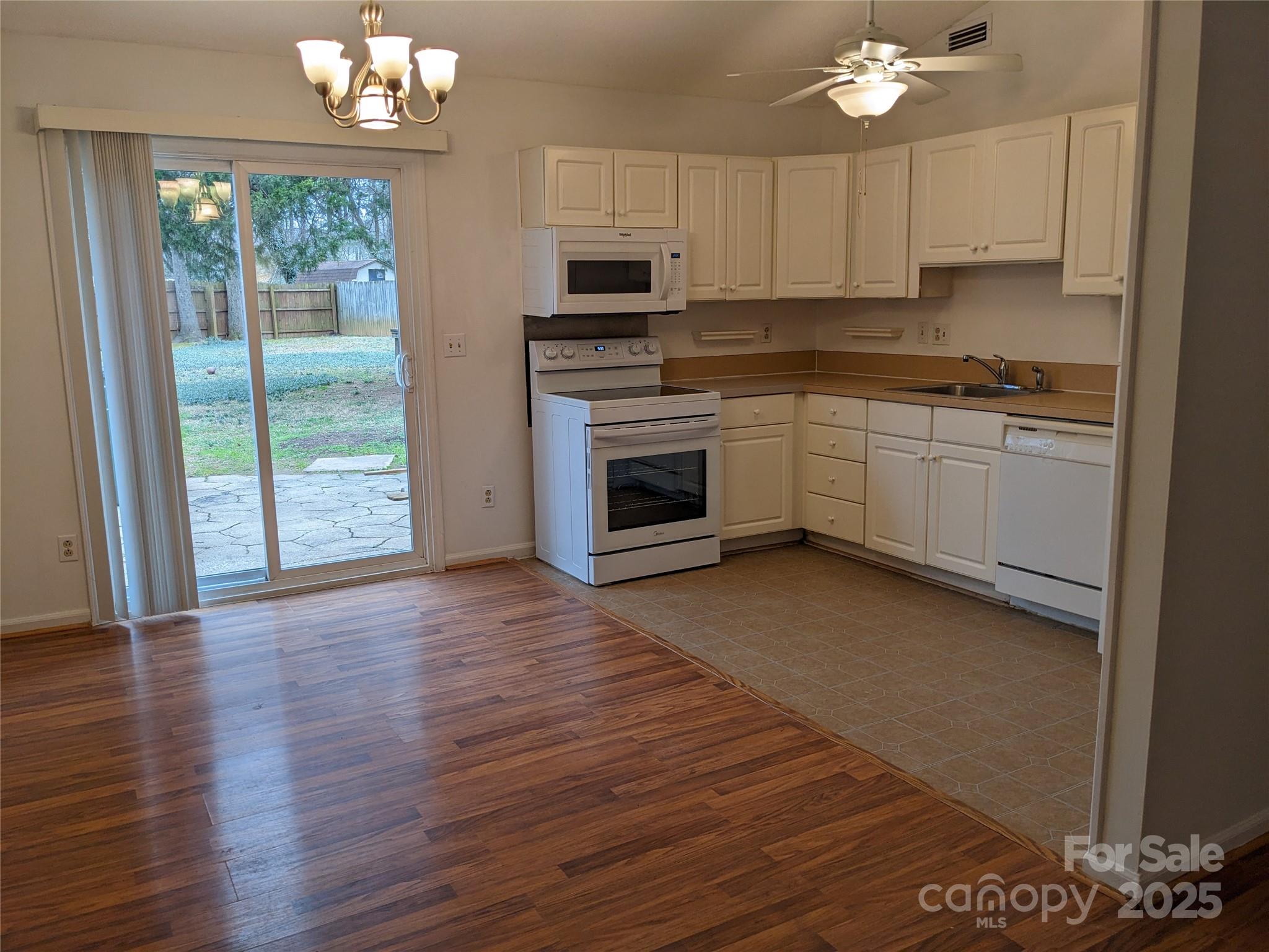 5938 Trysting Road Charlotte, NC 28227 - Photo 3 of 26 Gallery Image 3