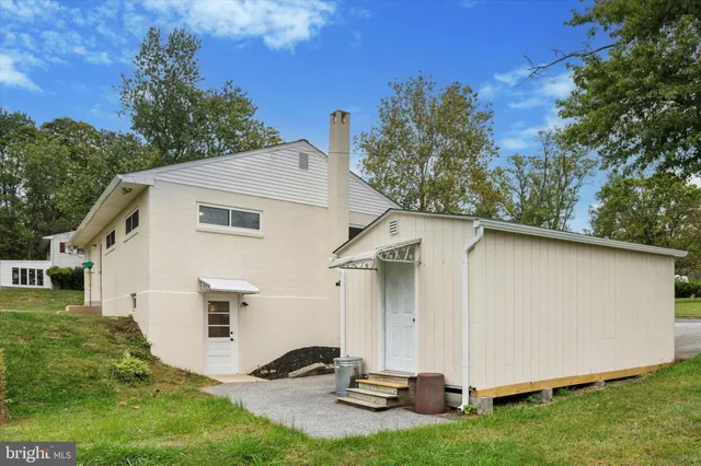 a view of a back yard of the house