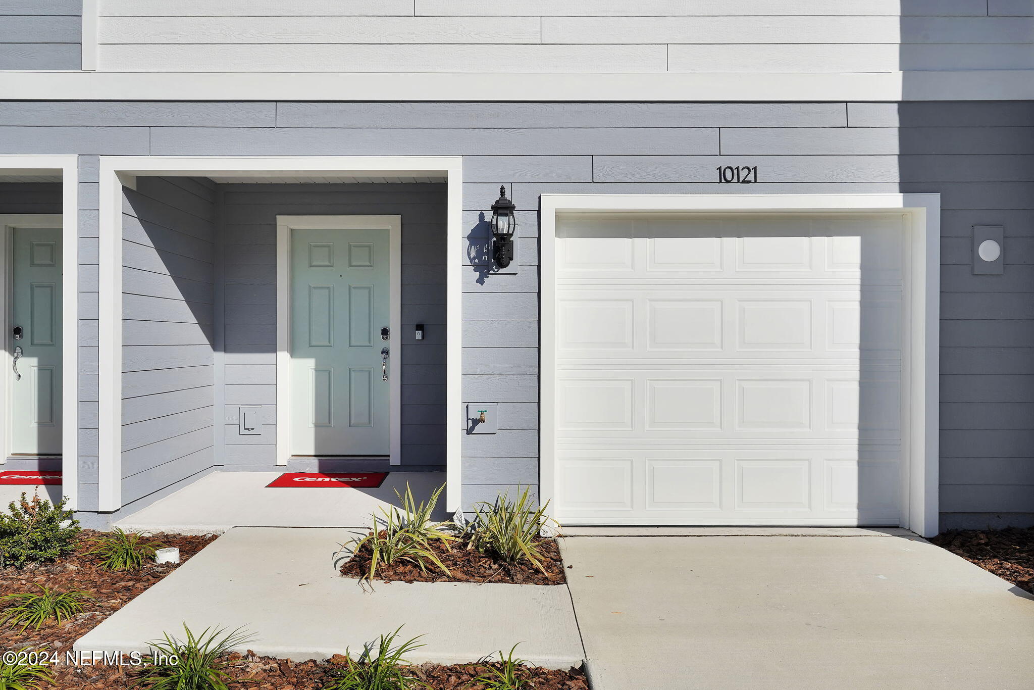 10121 Deep Pine Jacksonville, FL 32221 - Photo 2 of 24 a potted plant sitting on the side of a building