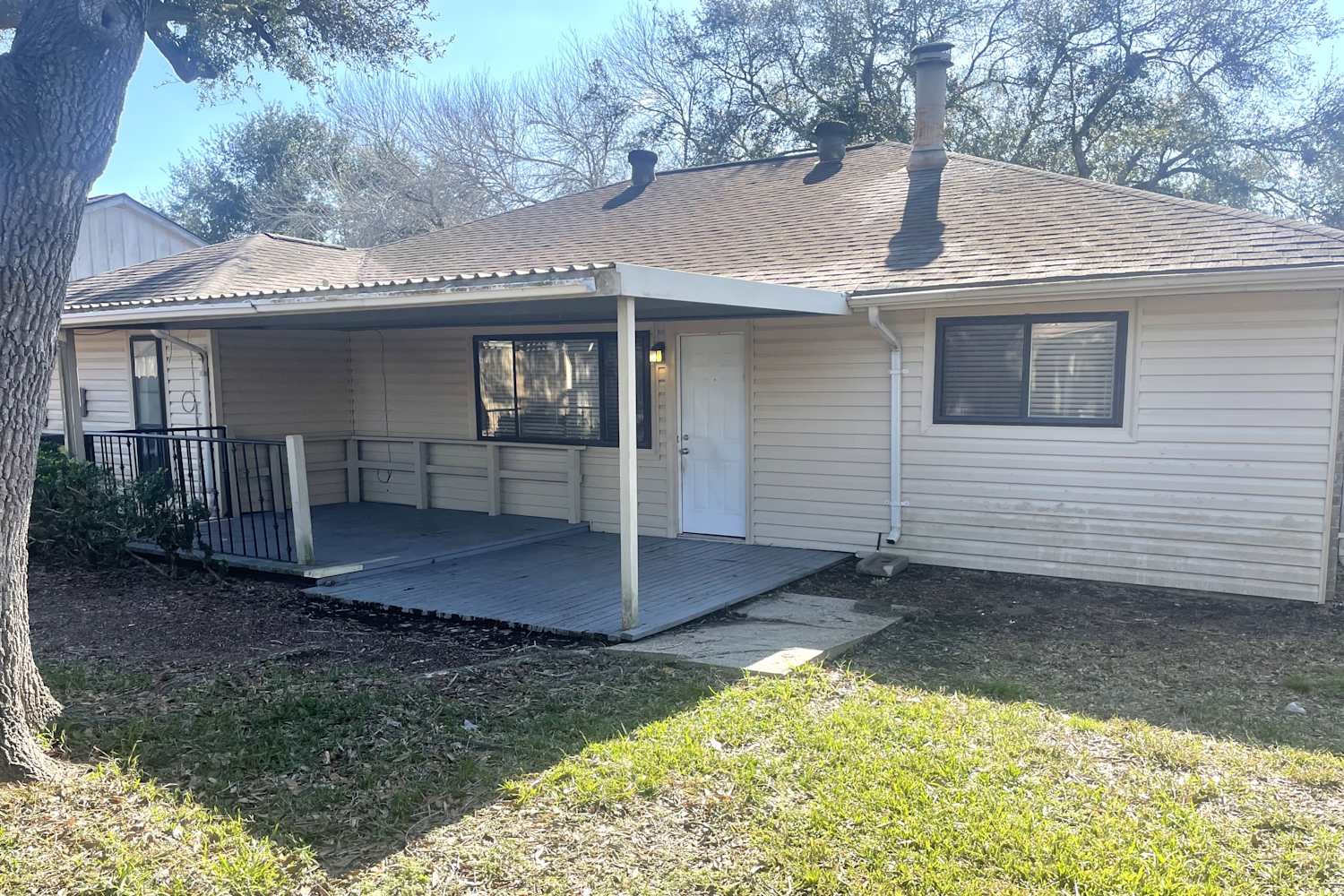 1819 Pilgrims Point Drive Friendswood, TX 77546 - Photo 10 of 10 a front view of a house with garden