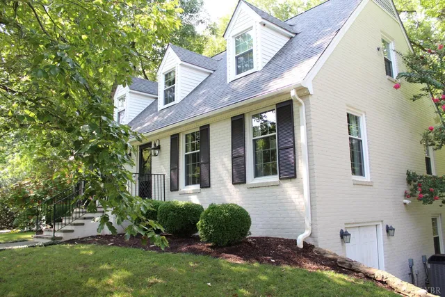 $862,500 | 19322 Wyatts Way, Evington, VA 24550