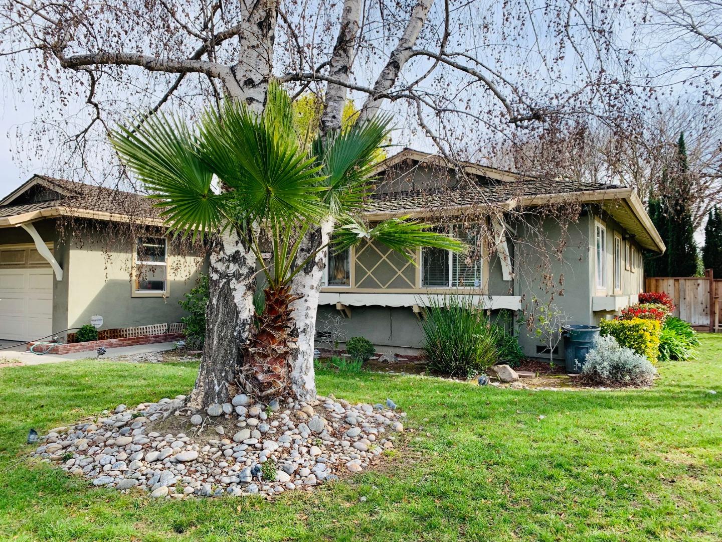 2432 Rinconada Drive San Jose, CA 95125 - Photo 32 of 33 a front view of a house with garden