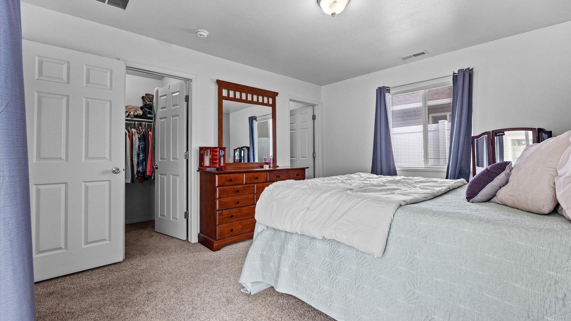 420-29 29 1/2 Road Grand Junction, CO 81504 - Photo 15 of 26 a bed room with a bed and closet