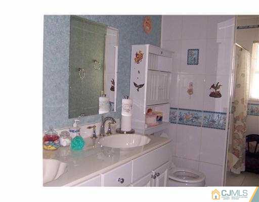 24 Eli Road Colonia, NJ 07067 - Photo 11 of 24 Gallery Image 11