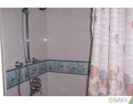 24 Eli Road Colonia, NJ 07067 - Photo 12 of 24 Gallery Image 12