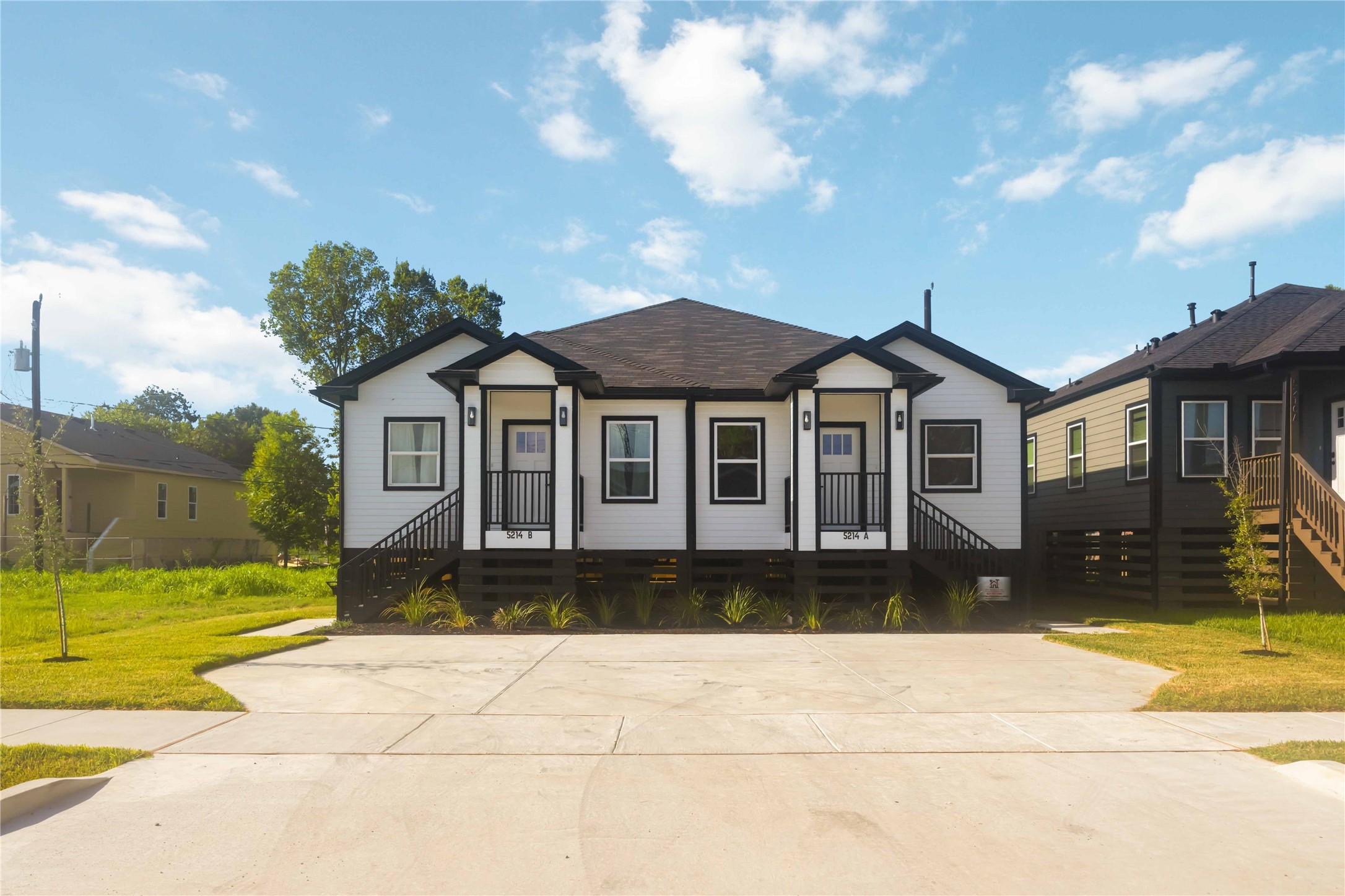 5214 Rue Street Houston, TX 77033 - Photo 1 of 18