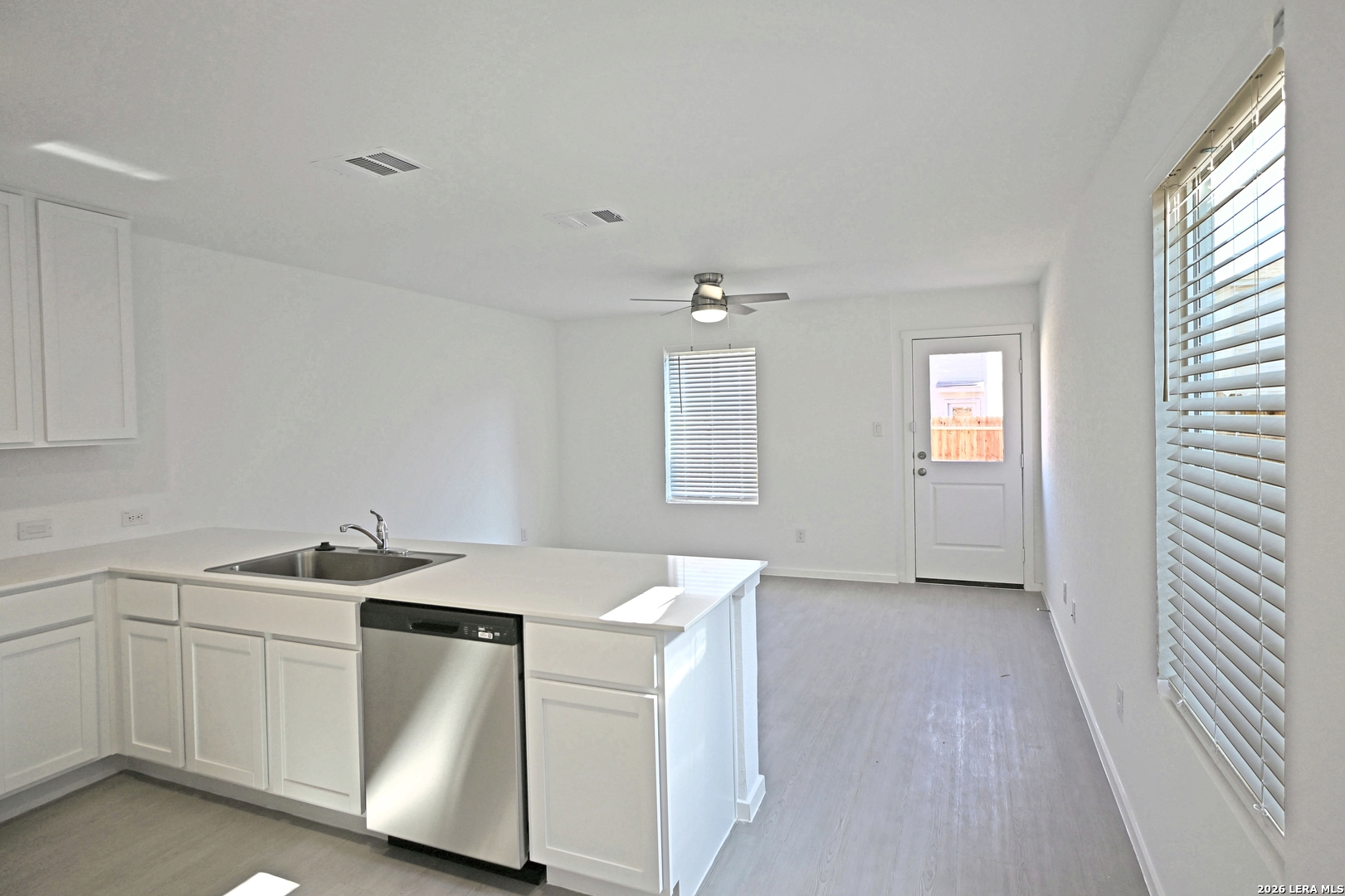 6718 Marble Ridge Elmendorf, TX 78112 - Photo 3 of 17