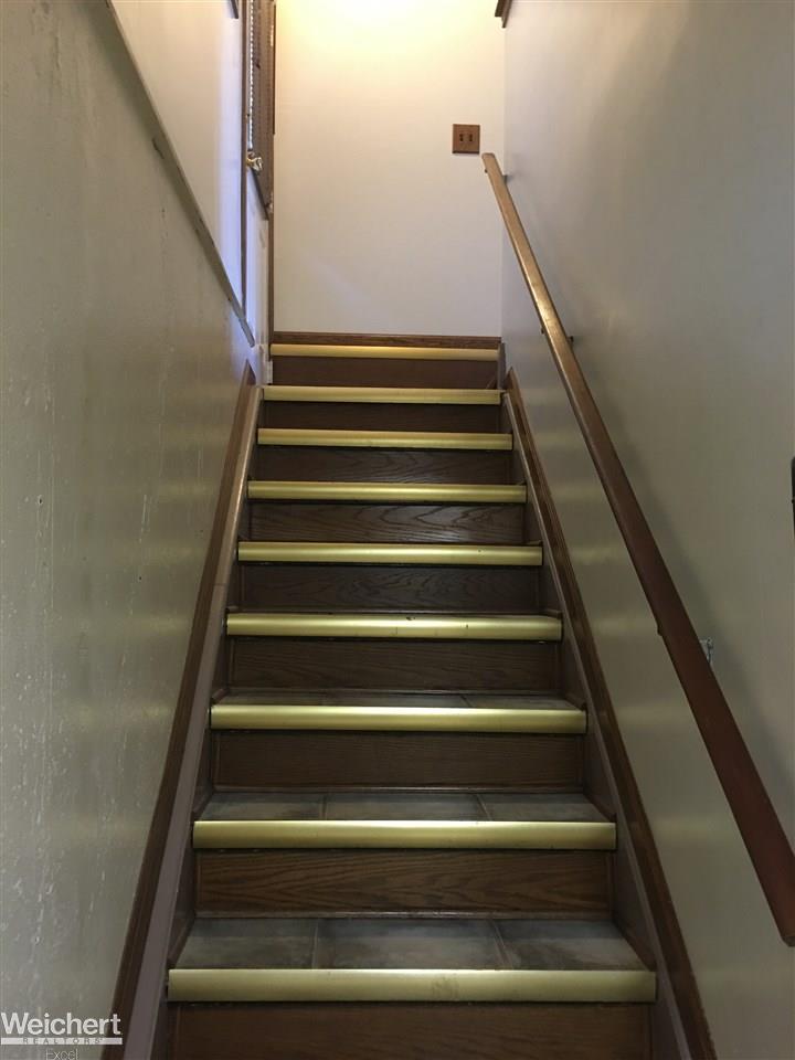 30505 Hayes Road Warren, MI 48088 - Photo 27 of 33 Supportive arm rail along the staircase to basement