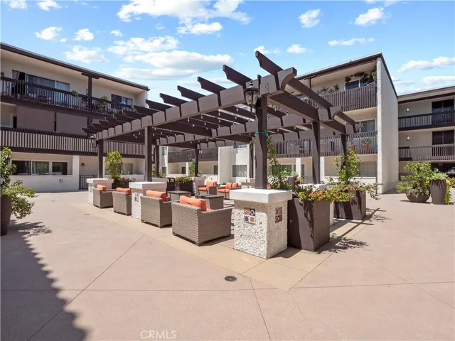 $2,900 | 5334 Lindley Avenue, Unit 125, Encino, CA 91316