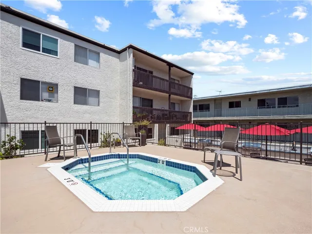 $2,900 | 5334 Lindley Avenue, Unit 125, Encino, CA 91316