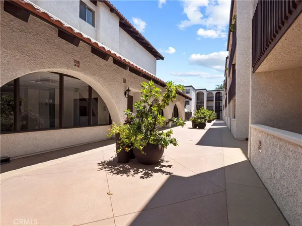 $2,575 | 5334 Lindley Avenue, Unit 125, Encino, CA 91316