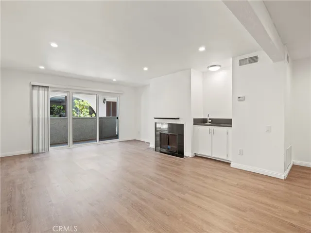 $2,900 | 5334 Lindley Avenue, Unit 125, Encino, CA 91316