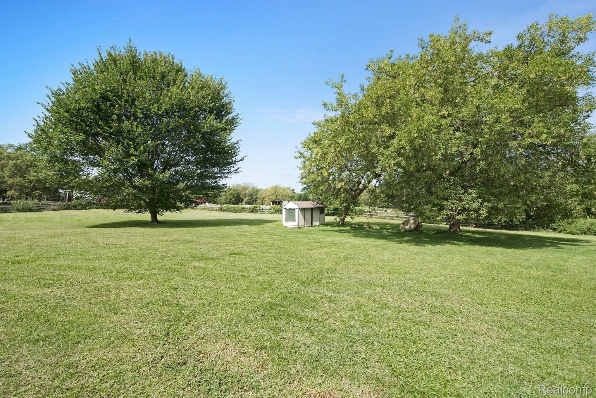 4611 Brophy Road Howell, MI 48855 - Photo 10 of 23 DSC_5378.jpg