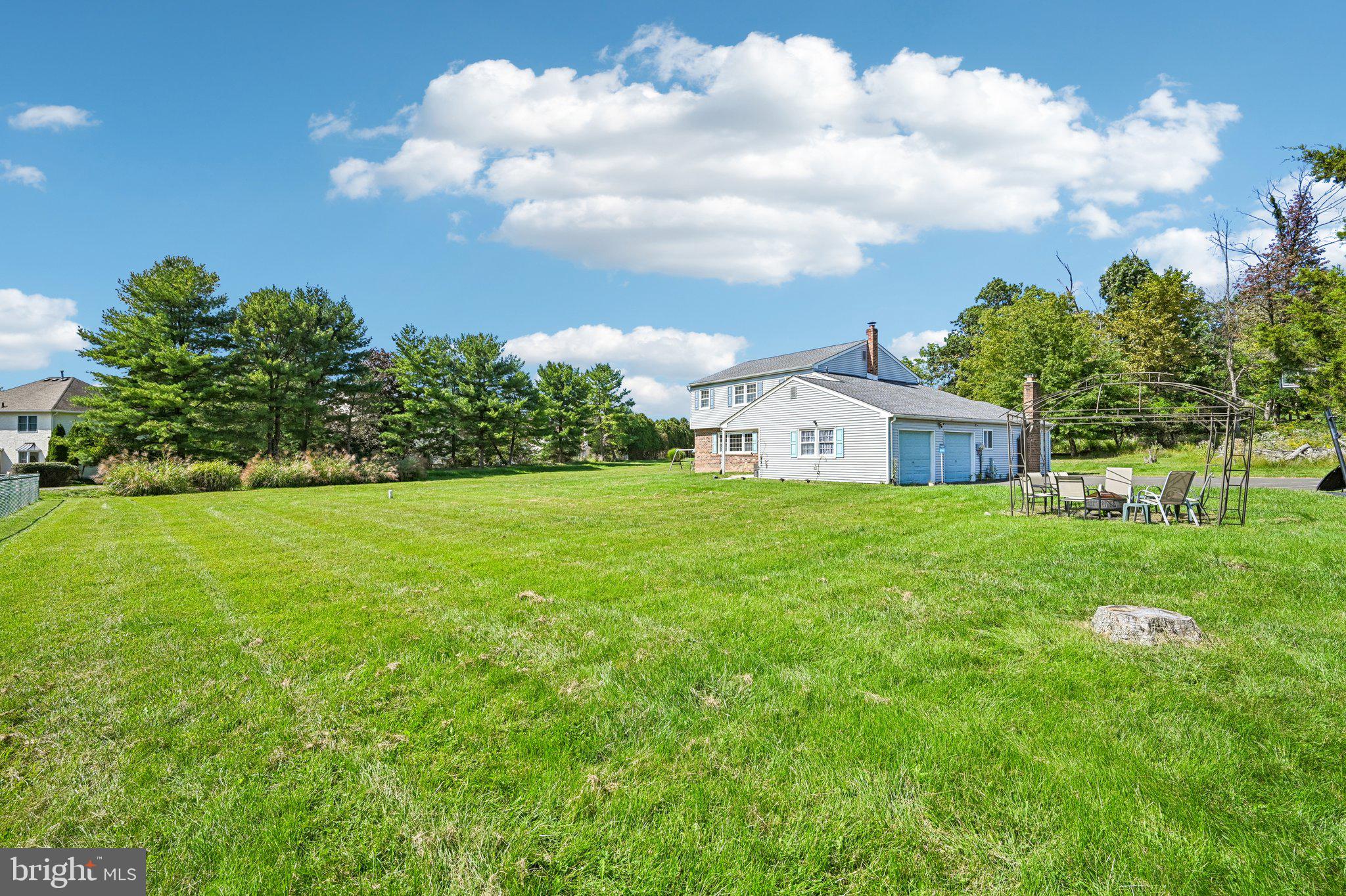 3006 Appledale Road Norristown, PA 19403 - Photo 27 of 28 Large grassy backyard