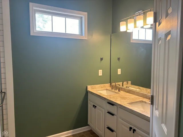 $1,950 | 1643 North College Avenue, Unit 2, Indianapolis, IN 46202