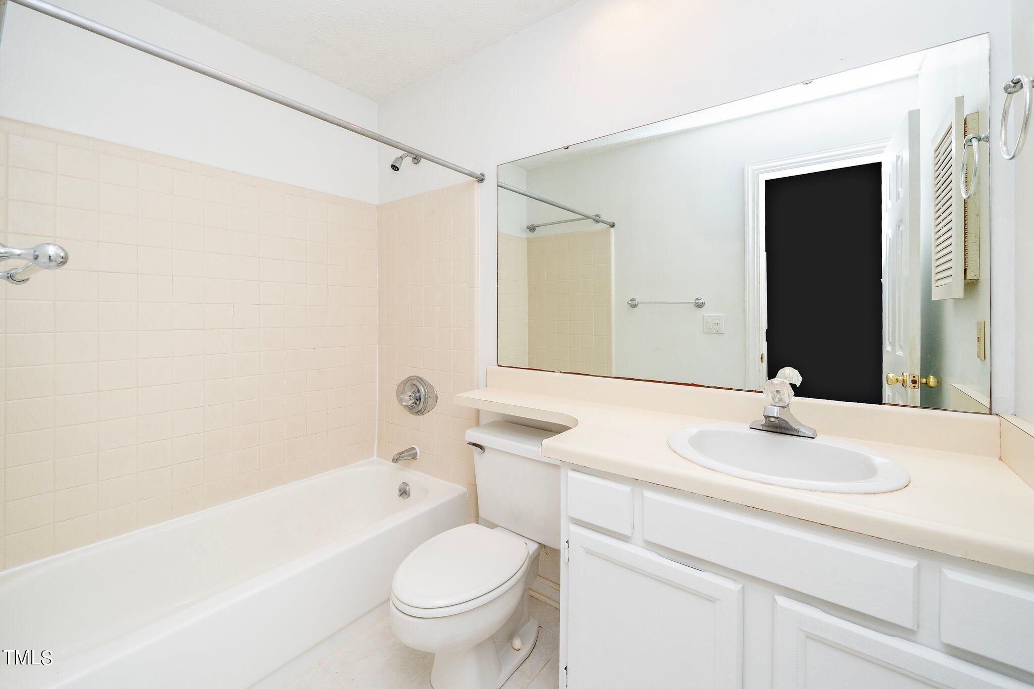 604 Broad Leaf Circle Raleigh, NC 27613 - Photo 17 of 23 19-web-or-mls-604 Broad Leaf (15 of 25)