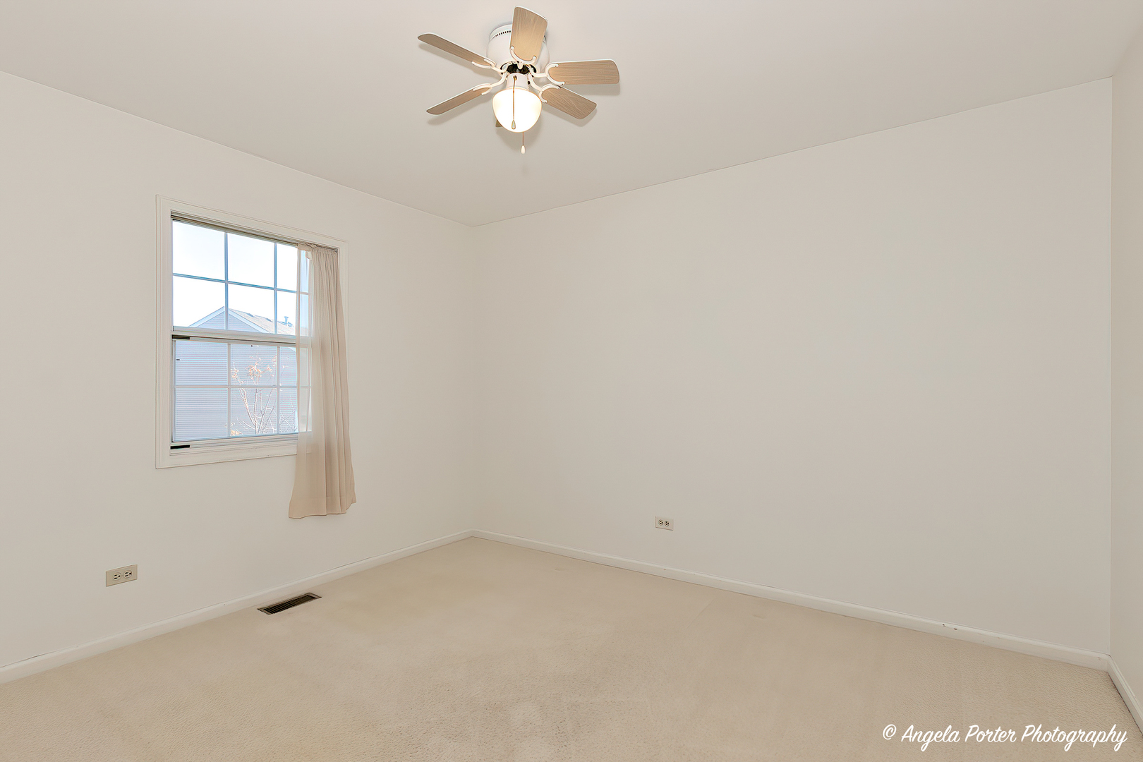 1305 Westport Ridge Crystal Lake, IL 60014 - Photo 19 of 31 an empty room with a window and ceiling fan