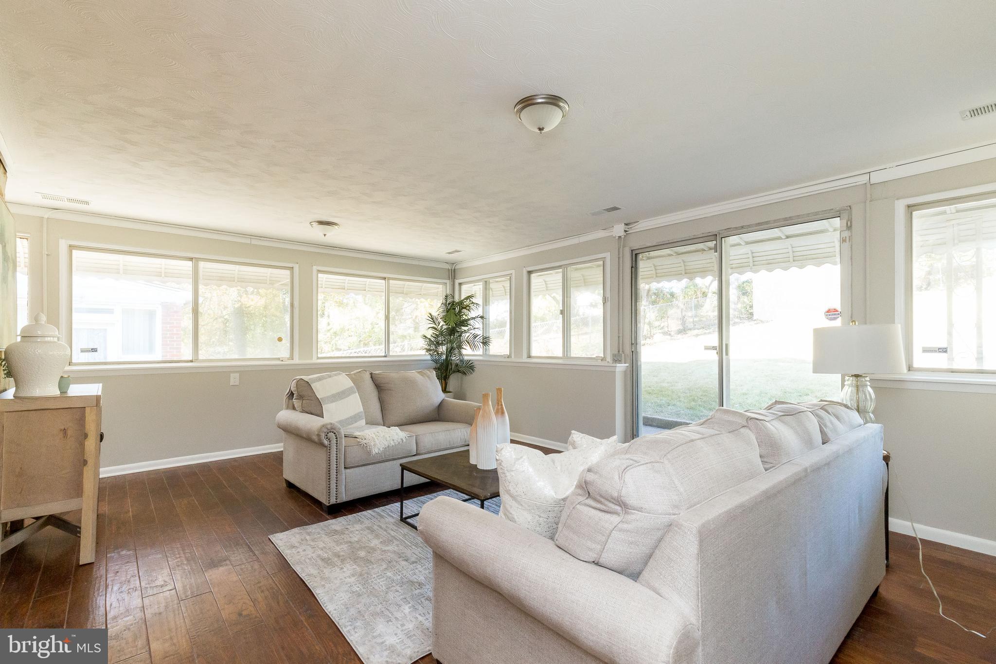 6130 Montrose Road Cheverly, MD 20785 - Photo 17 of 44 Family room