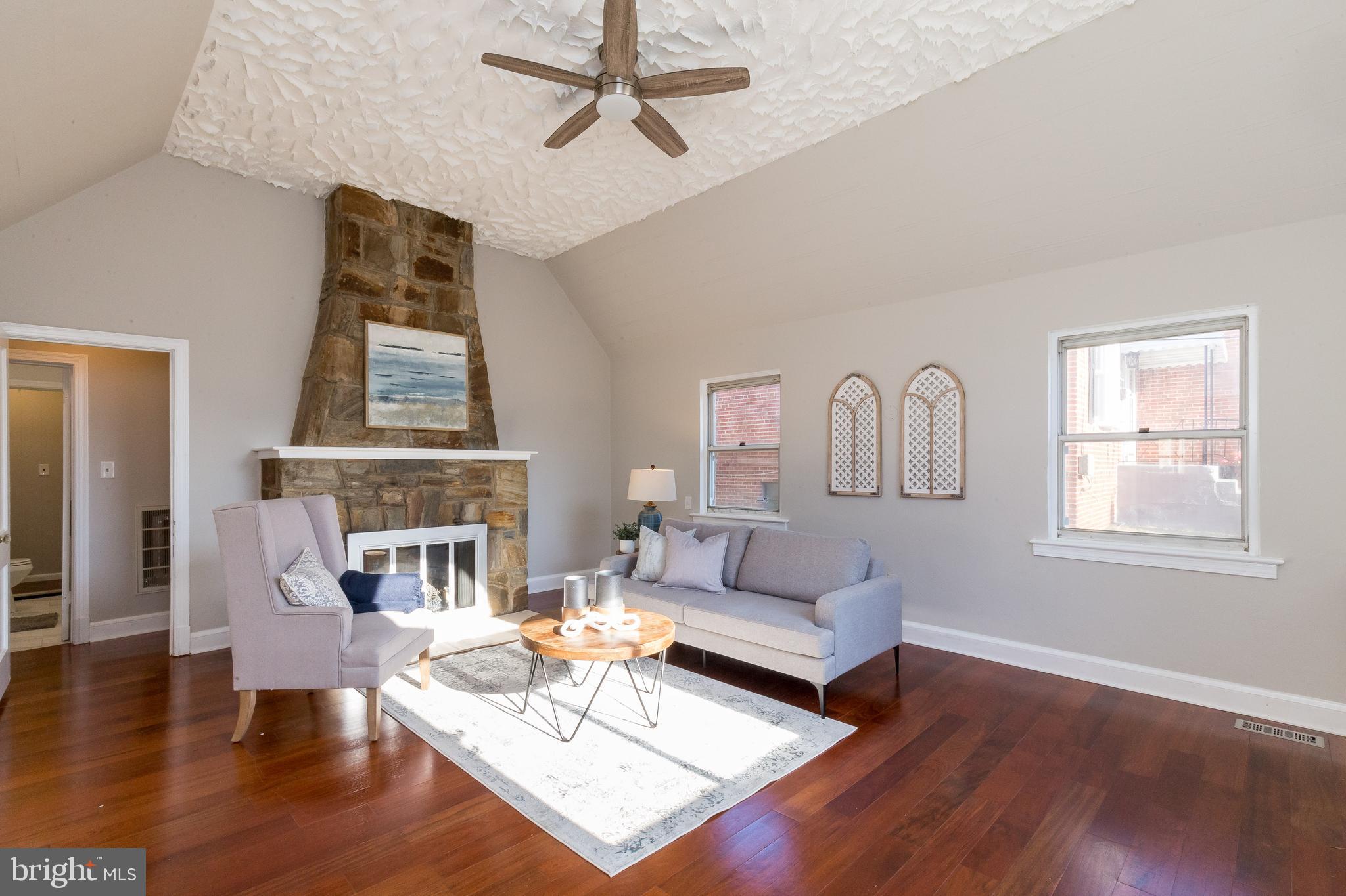 6130 Montrose Road Cheverly, MD 20785 - Photo 4 of 44 Living room