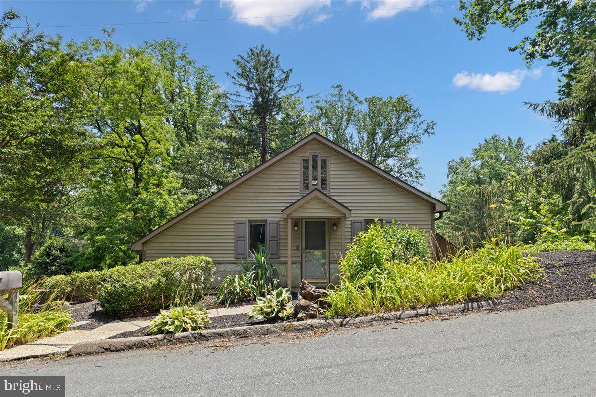 425 Mountain Road Crownsville, MD 21032 - Photo 2 of 69 front view of a house with a small yard