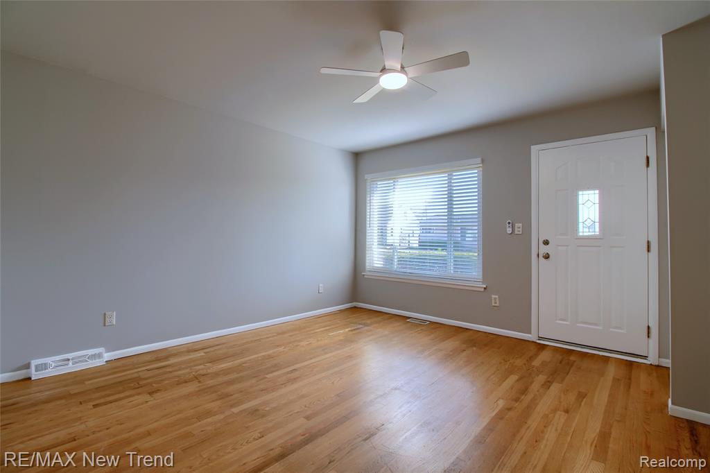 2715 Kenmore Road Berkley, MI 48072 - Photo 4 of 24 Gallery Image 4