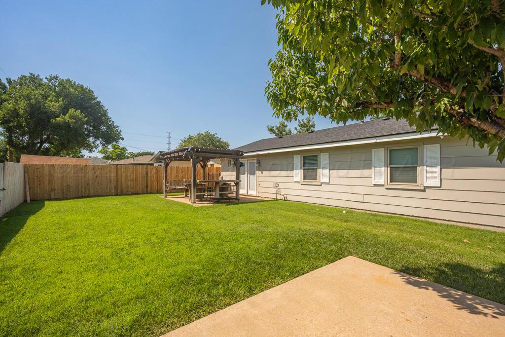 2405 Southwest 49th Avenue Amarillo, TX 79110 - Photo 21 of 25 a front view of a house with a garden