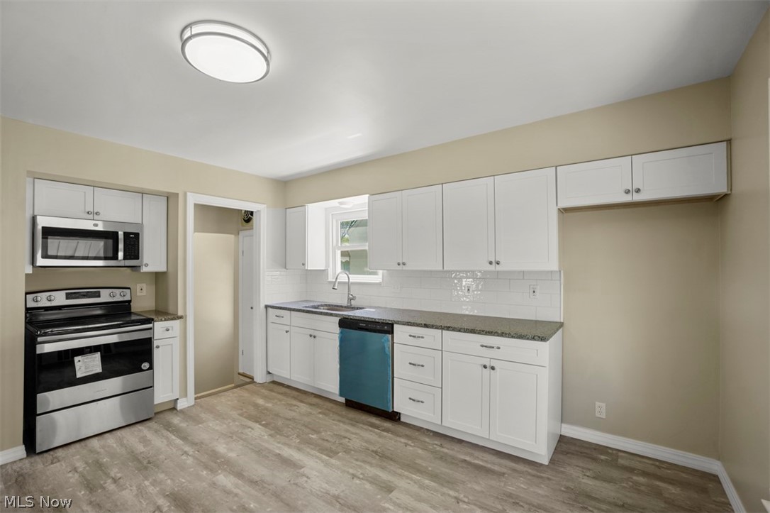 1561 Lander Road Cleveland, OH 44124 - Photo 4 of 33