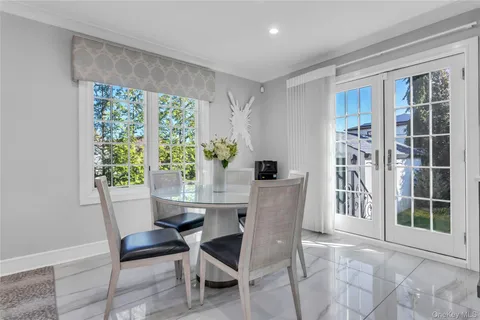 $1,988,000 | 1463 Burton Street | Whitestone