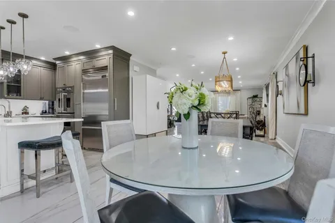 $1,988,000 | 1463 Burton Street | Whitestone
