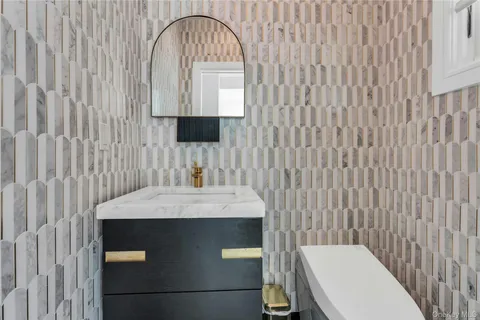 $1,988,000 | 1463 Burton Street | Whitestone