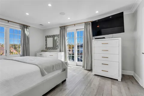 $1,988,000 | 1463 Burton Street | Whitestone