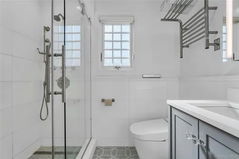 $1,988,000 | 1463 Burton Street | Whitestone