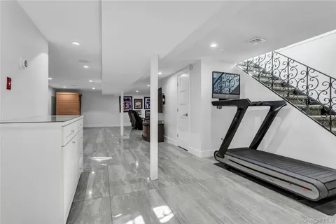 $1,988,000 | 1463 Burton Street | Whitestone