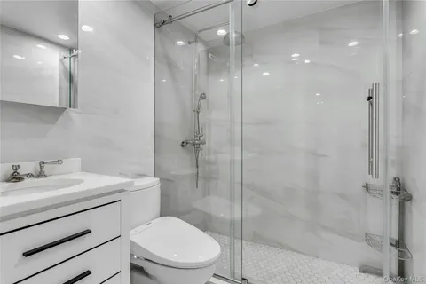 $1,988,000 | 1463 Burton Street | Whitestone