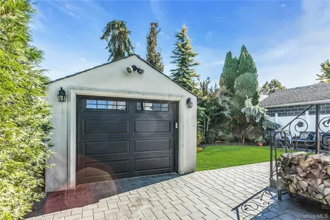 $1,988,000 | 1463 Burton Street | Whitestone