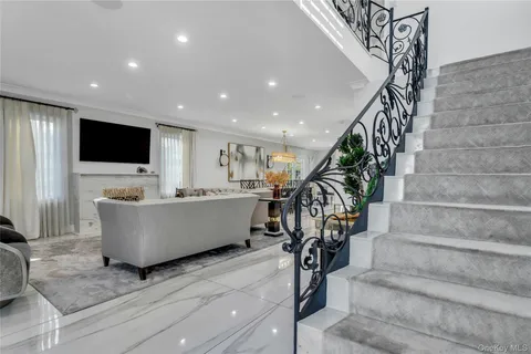 $1,988,000 | 1463 Burton Street | Whitestone