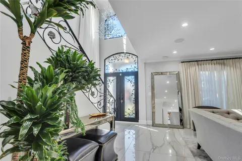 $1,988,000 | 1463 Burton Street | Whitestone